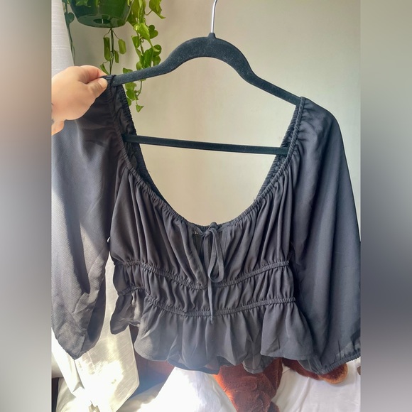 Cute black off the shoulder crop top - Picture 1 of 2